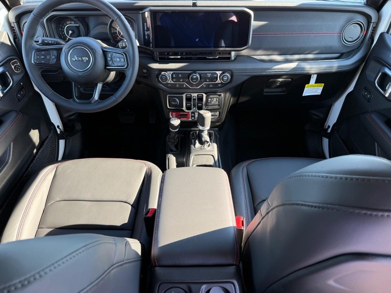 Jeep Wrangler Vehicle Full-screen Gallery Image 12