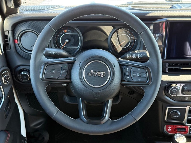 Jeep Wrangler Vehicle Full-screen Gallery Image 13