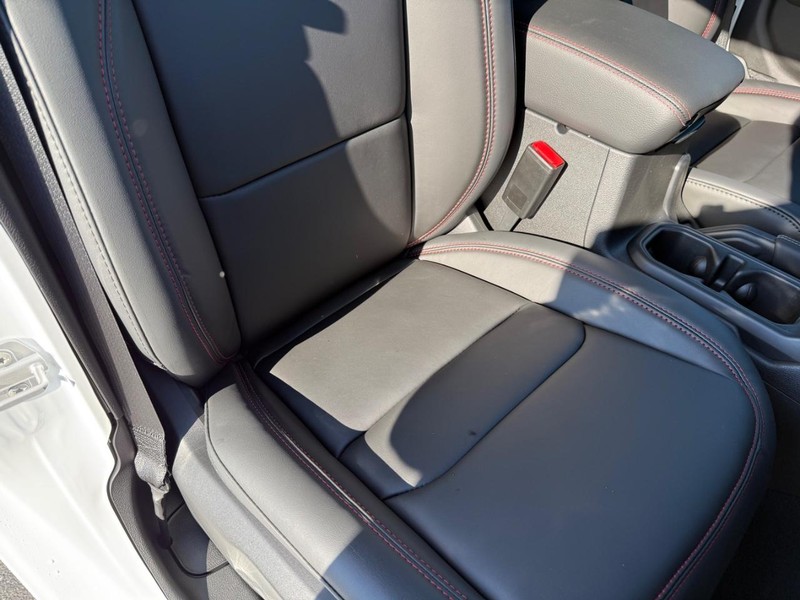 Jeep Wrangler Vehicle Full-screen Gallery Image 15