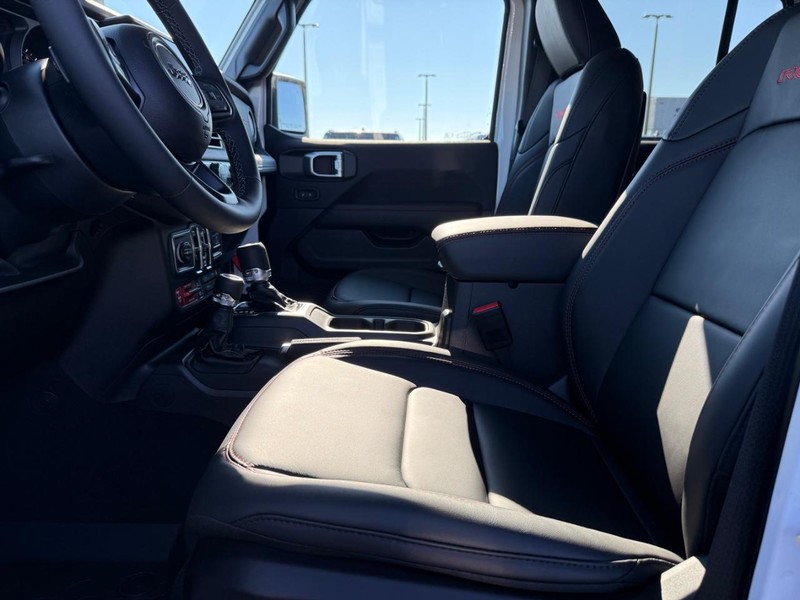 Jeep Wrangler Vehicle Full-screen Gallery Image 17
