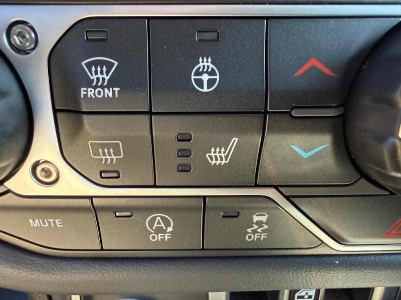 Jeep Wrangler Vehicle Full-screen Gallery Image 22