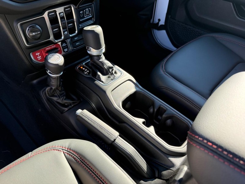Jeep Wrangler Vehicle Full-screen Gallery Image 26