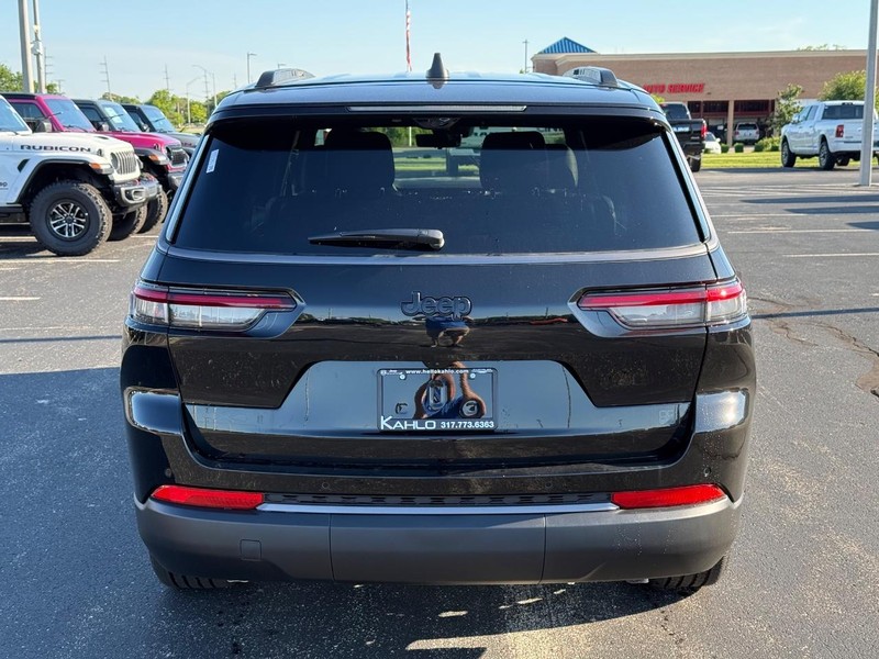 Jeep Grand Cherokee L Vehicle Full-screen Gallery Image 4