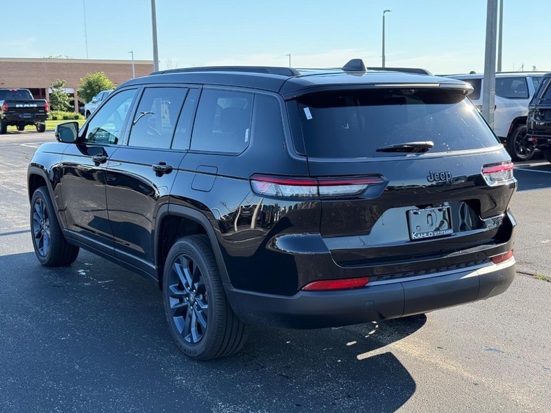 Jeep Grand Cherokee L Vehicle Full-screen Gallery Image 5