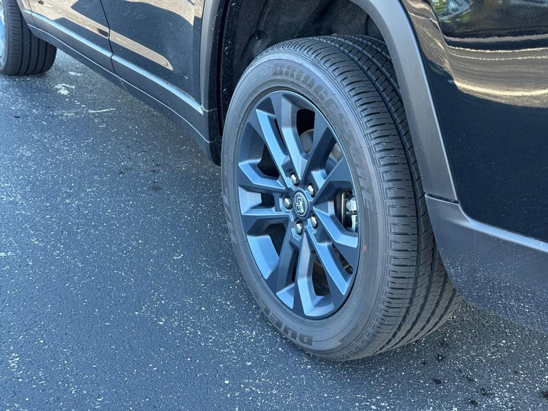Jeep Grand Cherokee L Vehicle Full-screen Gallery Image 6