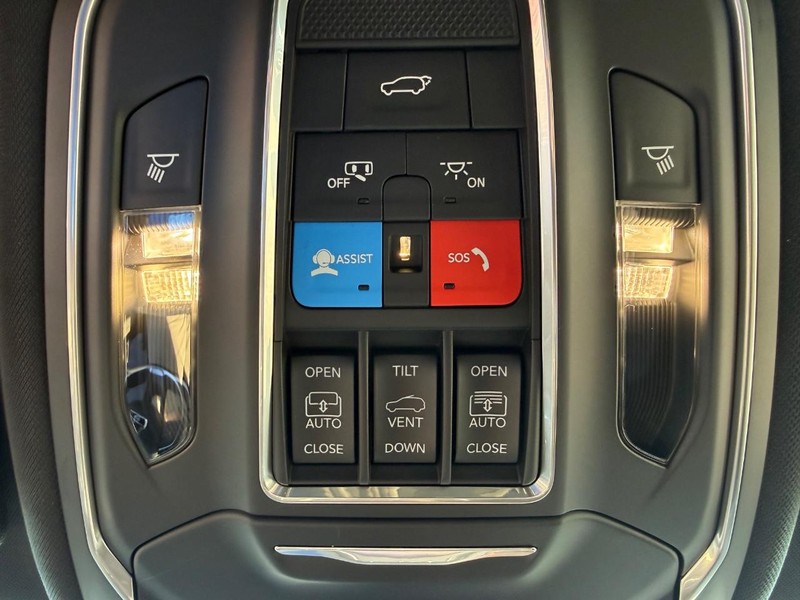 Jeep Grand Cherokee L Vehicle Full-screen Gallery Image 29