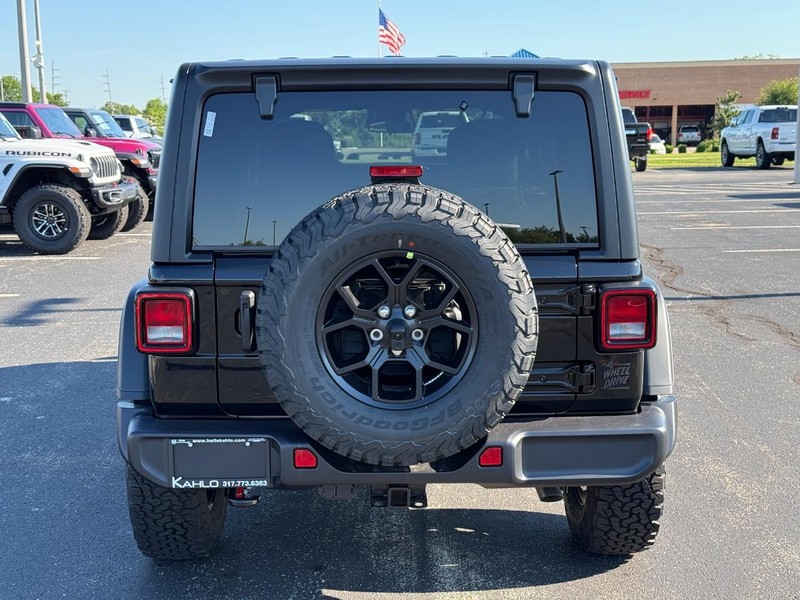 Jeep Wrangler Vehicle Full-screen Gallery Image 4
