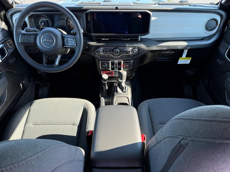 Jeep Wrangler Vehicle Full-screen Gallery Image 12