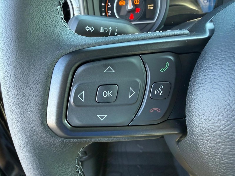 Jeep Wrangler Vehicle Full-screen Gallery Image 19