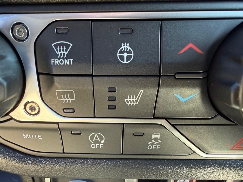 Jeep Wrangler Vehicle Full-screen Gallery Image 22