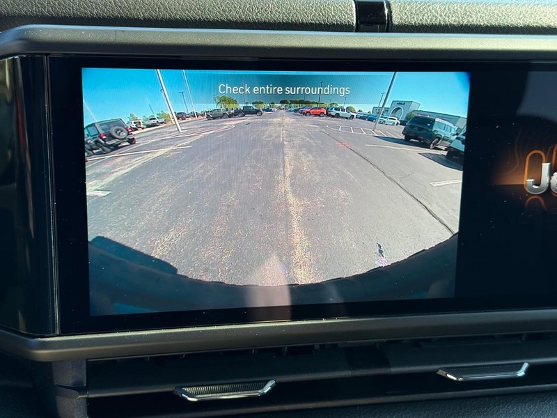 Jeep Wrangler Vehicle Full-screen Gallery Image 24