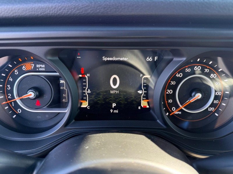 Jeep Wrangler Vehicle Full-screen Gallery Image 28