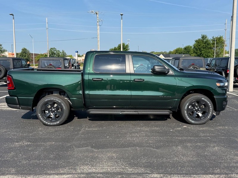 Ram 1500 Vehicle Full-screen Gallery Image 2