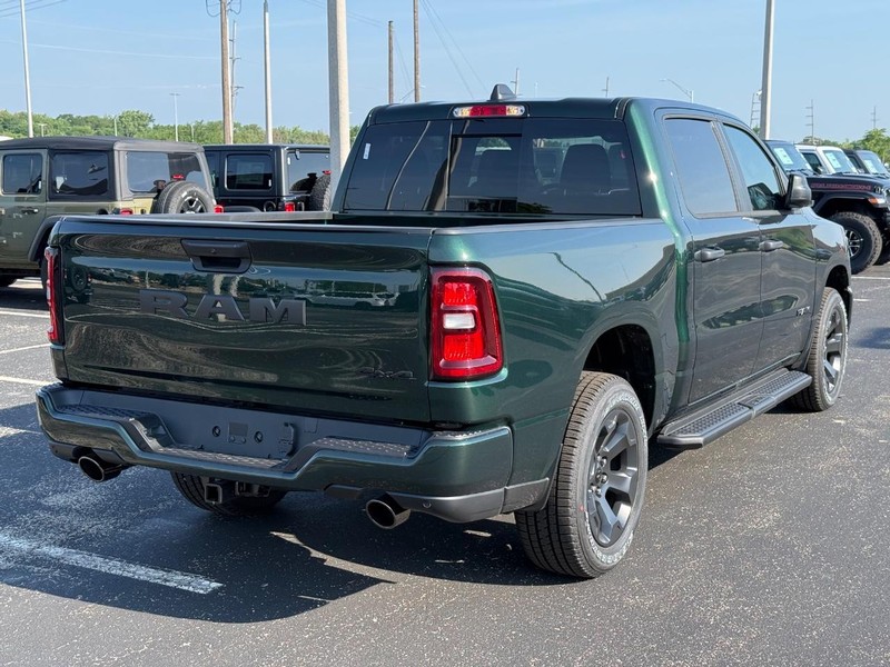 Ram 1500 Vehicle Full-screen Gallery Image 3