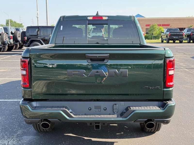 Ram 1500 Vehicle Full-screen Gallery Image 4