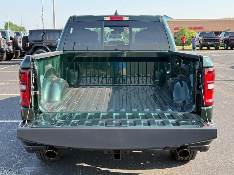 Ram 1500 Vehicle Full-screen Gallery Image 7