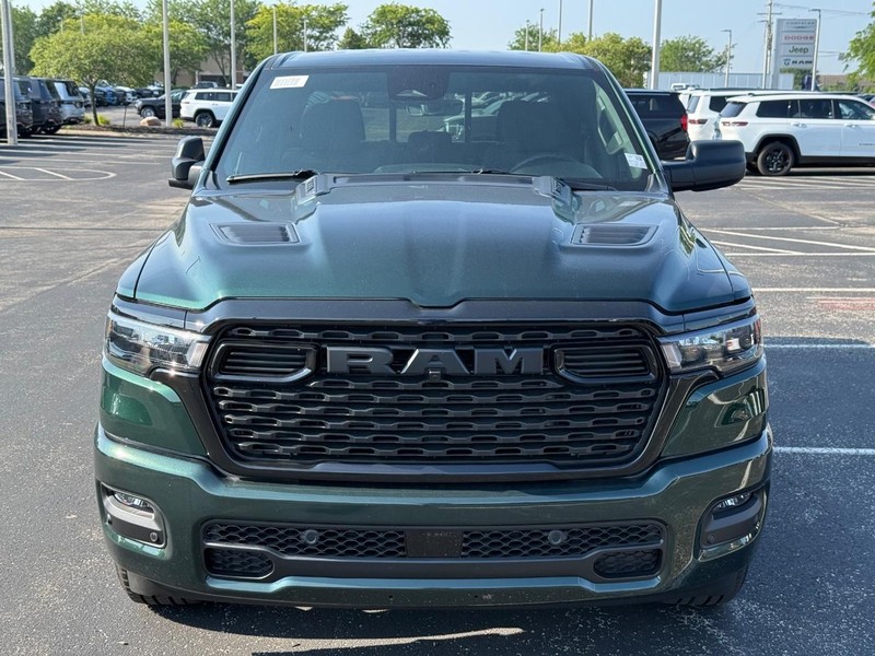Ram 1500 Vehicle Full-screen Gallery Image 9