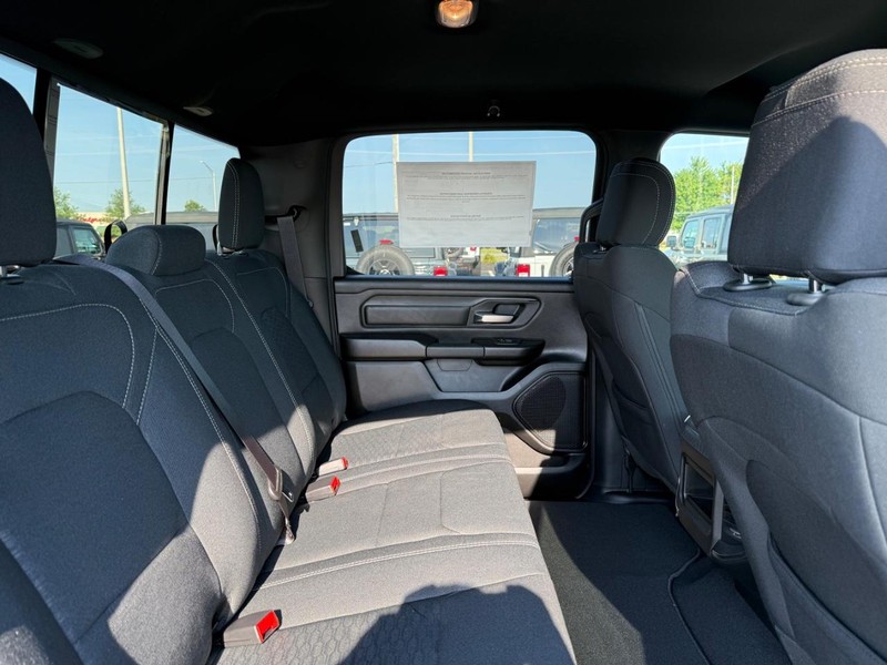 Ram 1500 Vehicle Full-screen Gallery Image 10