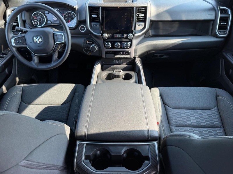 Ram 1500 Vehicle Full-screen Gallery Image 12