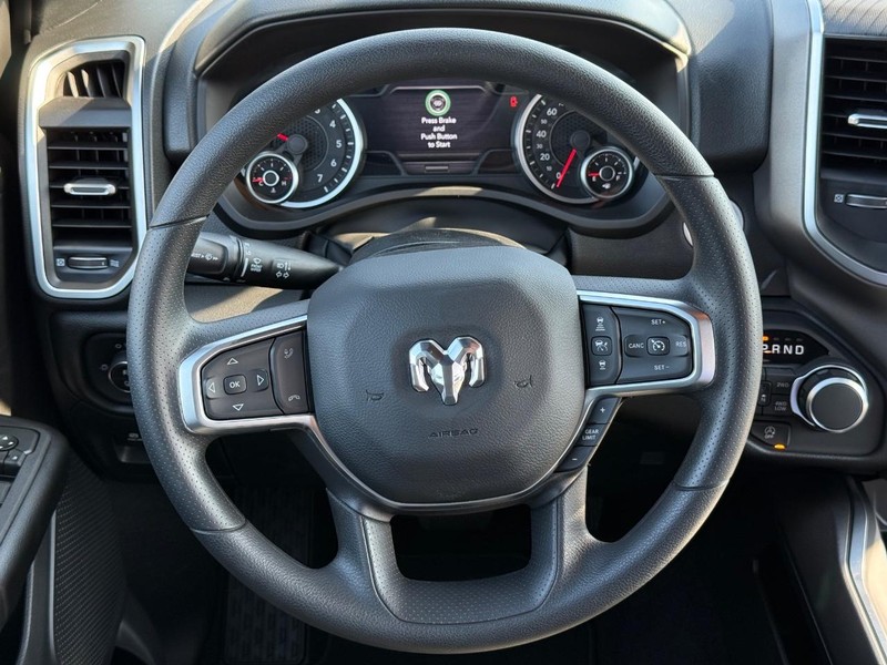 Ram 1500 Vehicle Full-screen Gallery Image 13