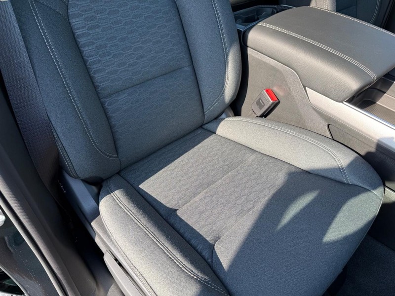 Ram 1500 Vehicle Full-screen Gallery Image 15