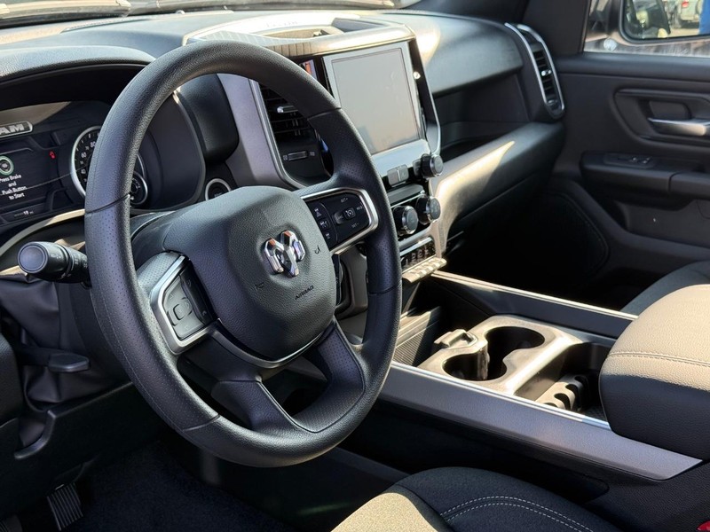 Ram 1500 Vehicle Full-screen Gallery Image 18