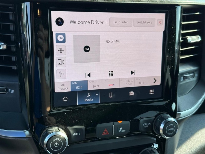 Ram 1500 Vehicle Full-screen Gallery Image 23