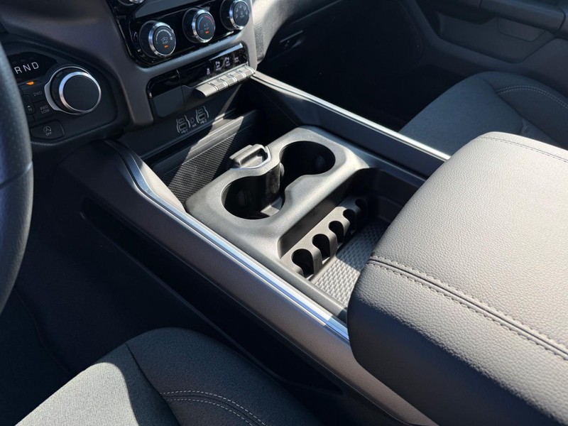 Ram 1500 Vehicle Full-screen Gallery Image 26