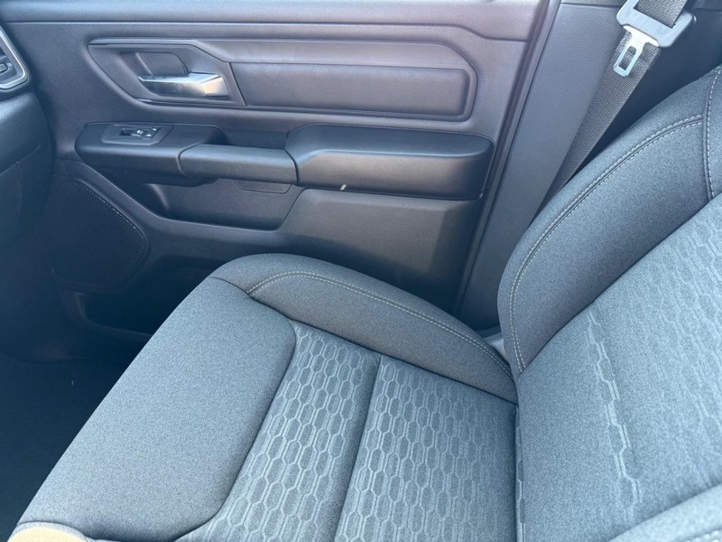 Ram 1500 Vehicle Full-screen Gallery Image 27