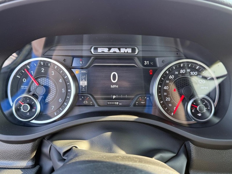 Ram 1500 Vehicle Full-screen Gallery Image 28