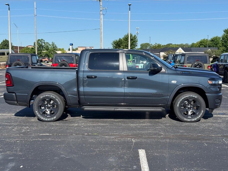 Ram 1500 Vehicle Full-screen Gallery Image 2