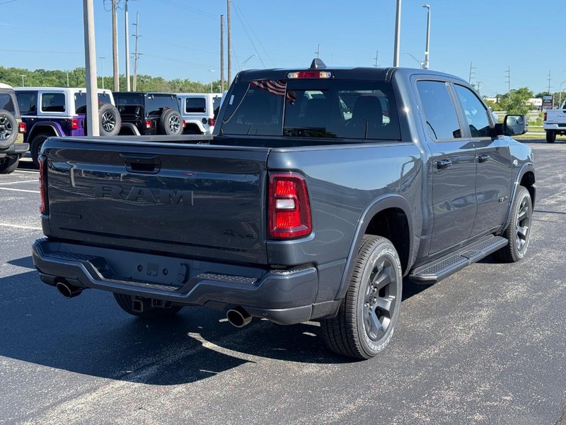 Ram 1500 Vehicle Full-screen Gallery Image 3