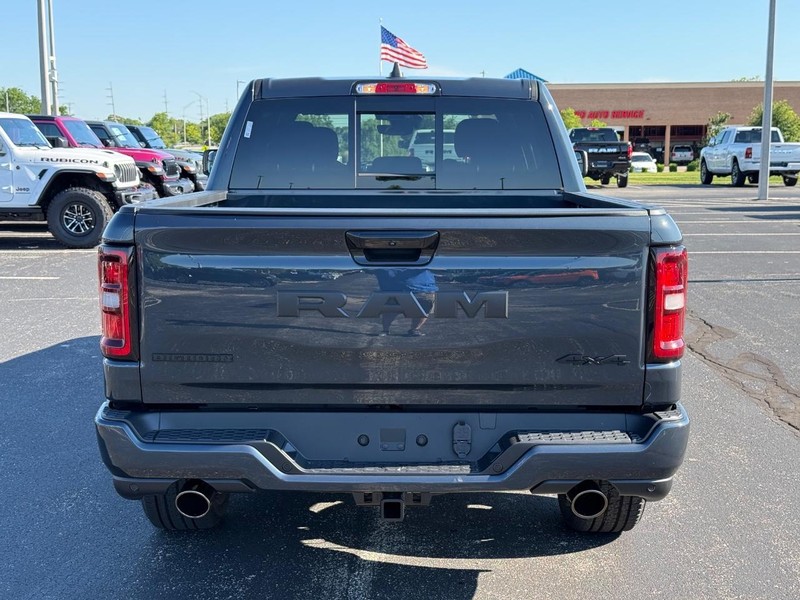 Ram 1500 Vehicle Full-screen Gallery Image 4