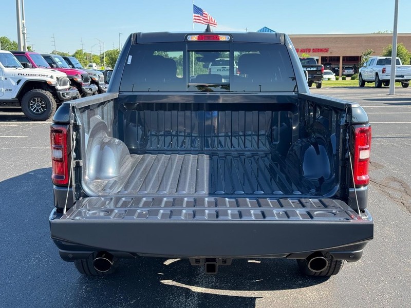 Ram 1500 Vehicle Full-screen Gallery Image 7