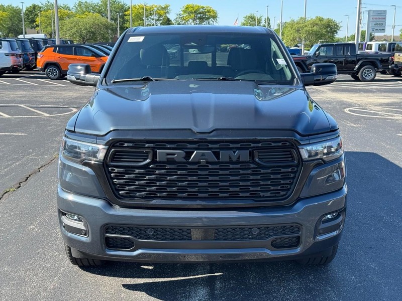 Ram 1500 Vehicle Full-screen Gallery Image 9