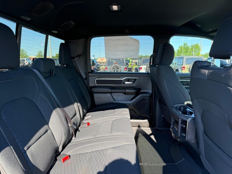 Ram 1500 Vehicle Full-screen Gallery Image 10