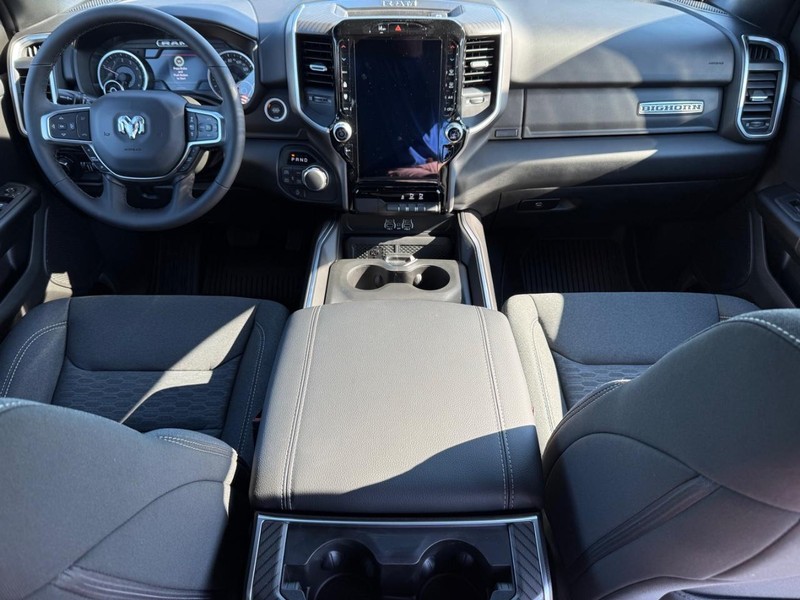 Ram 1500 Vehicle Full-screen Gallery Image 12