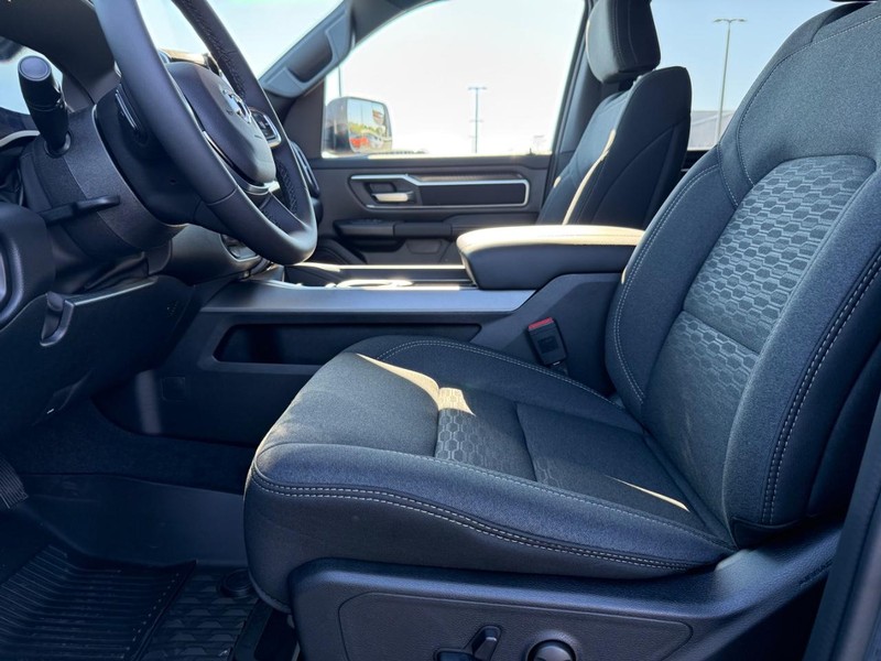 Ram 1500 Vehicle Full-screen Gallery Image 17