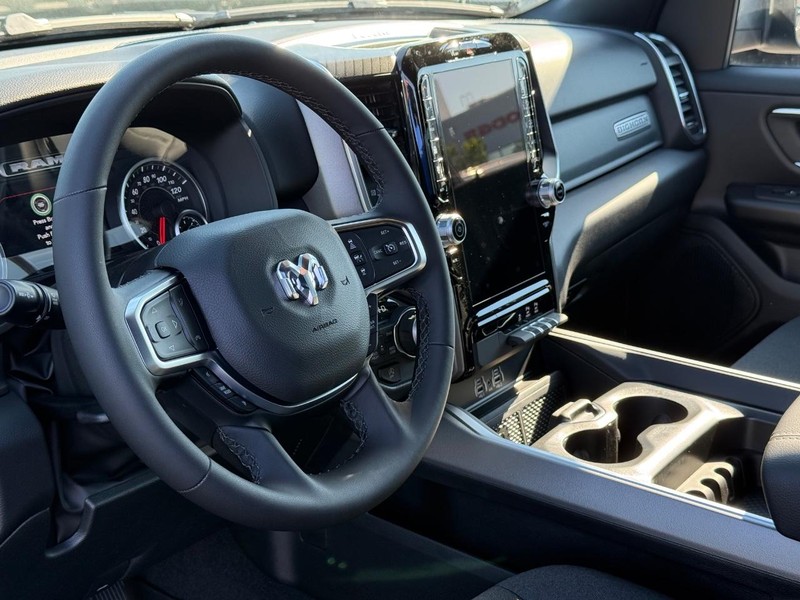 Ram 1500 Vehicle Full-screen Gallery Image 18