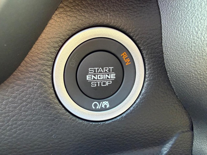 Ram 1500 Vehicle Full-screen Gallery Image 21