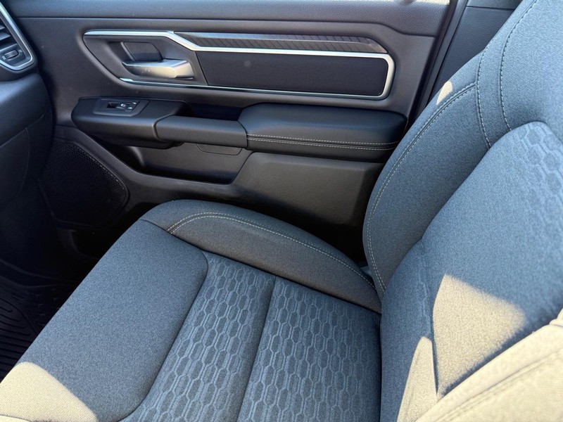 Ram 1500 Vehicle Full-screen Gallery Image 26
