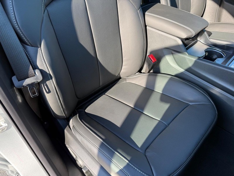 Jeep Grand Cherokee L Vehicle Full-screen Gallery Image 18