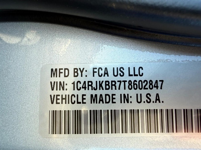 Jeep Grand Cherokee L Vehicle Full-screen Gallery Image 33