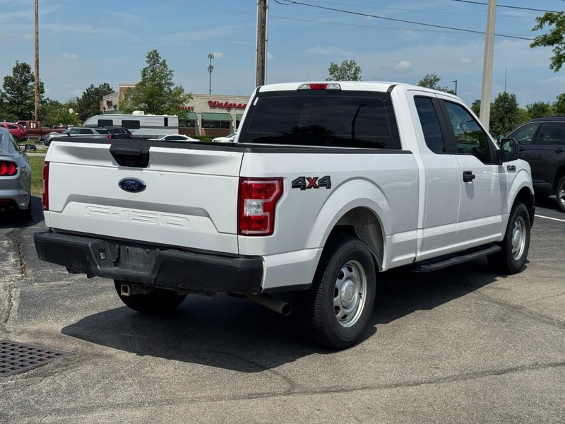Ford F-150 Vehicle Full-screen Gallery Image 3