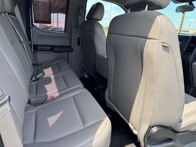 Ford F-150 Vehicle Full-screen Gallery Image 12