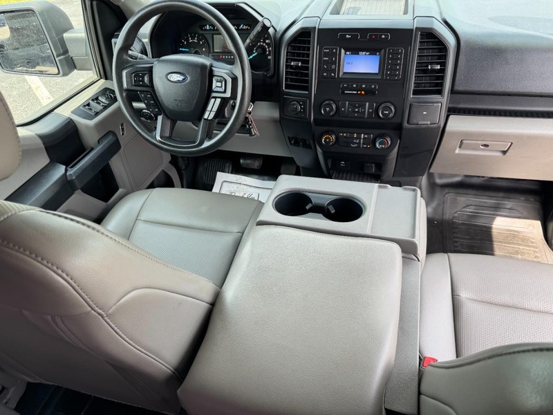 Ford F-150 Vehicle Full-screen Gallery Image 13