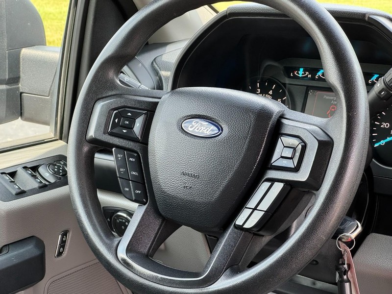 Ford F-150 Vehicle Full-screen Gallery Image 14