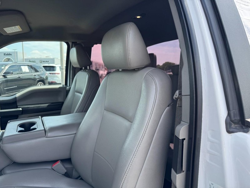 Ford F-150 Vehicle Full-screen Gallery Image 19