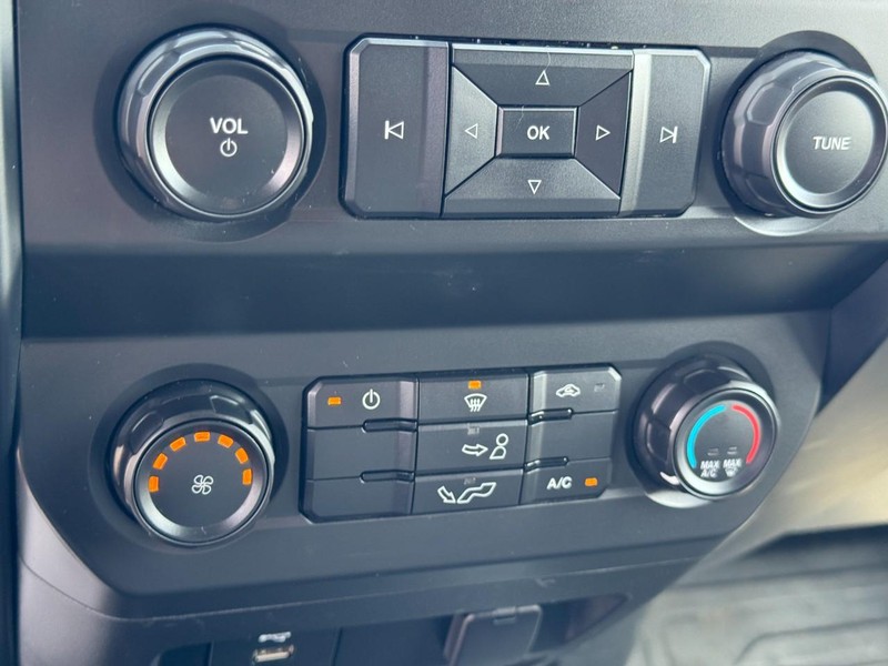 Ford F-150 Vehicle Full-screen Gallery Image 26