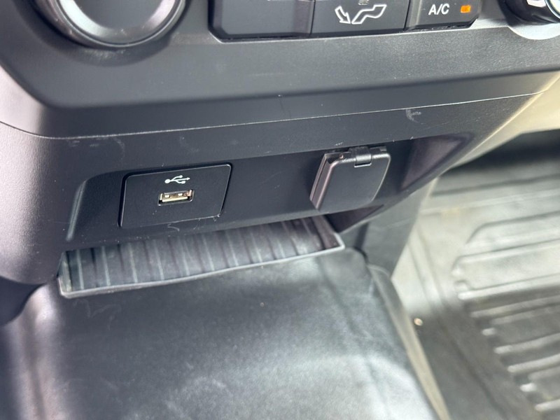Ford F-150 Vehicle Full-screen Gallery Image 27
